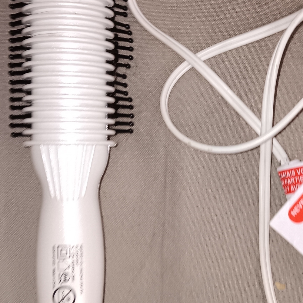 Elle Heated Volumizing Brush Curl Waves & Straightens Corded - Picture 3 of 4